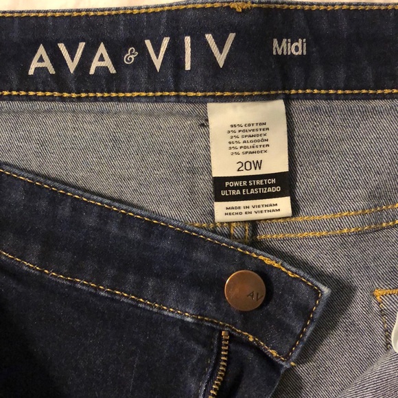 Target Ava & Viv Midi Cuffed Jean Shorts 20W - Picture 2 of 3